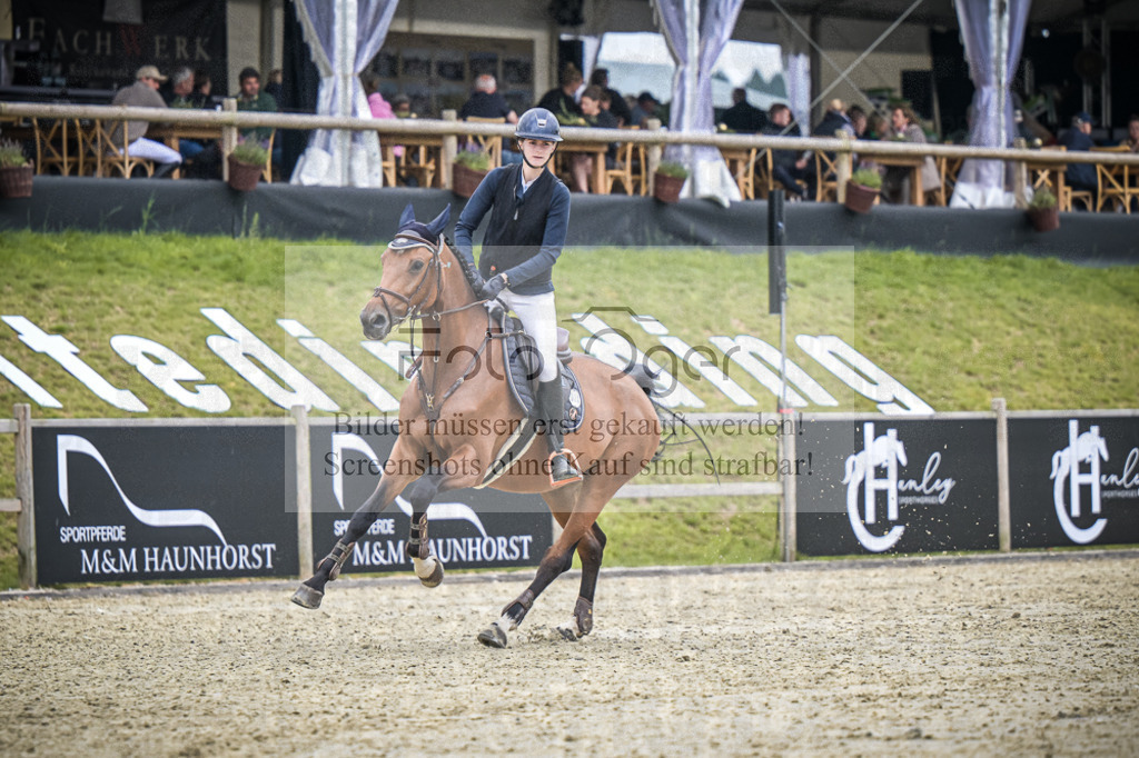 DOS_2759 | Entdecke hochwertige Reitturnierfotos von Foto Oger. Professionell, emotional und authentisch – jetzt Lieblingsmomente im Shop bestellen.Deutschlandweite Turnierfotografie. - Realisiert mit Pictrs.com