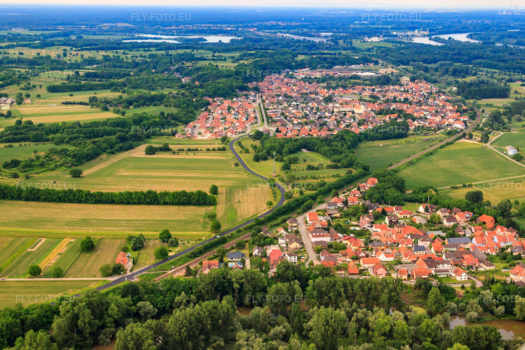 Vue aérienne: Du sud à Mothern dans le département Bas Rhin, France – .Photo: IMG_28766.jpg prise le 14/06/2010 par Werner Riehm/FLY-FOTO.eu – Résolution de l'original: 4313 x 2876 px