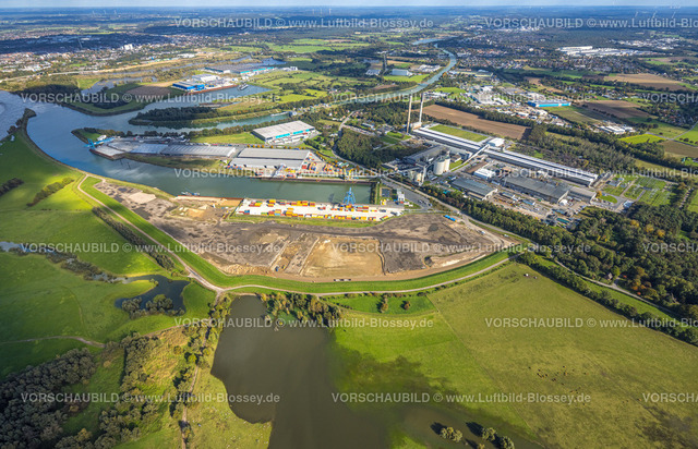 Voerde241009490 | Luftbild, Hafen Emmelsum und Werksgelände TRIMET Aluminium SE am Schleusenstraße, Brachfläche, Fernsicht und Wesel-Datteln-Kanal, Spellen, Voerde, Niederrhein, Nordrhein-Westfalen, Deutschland