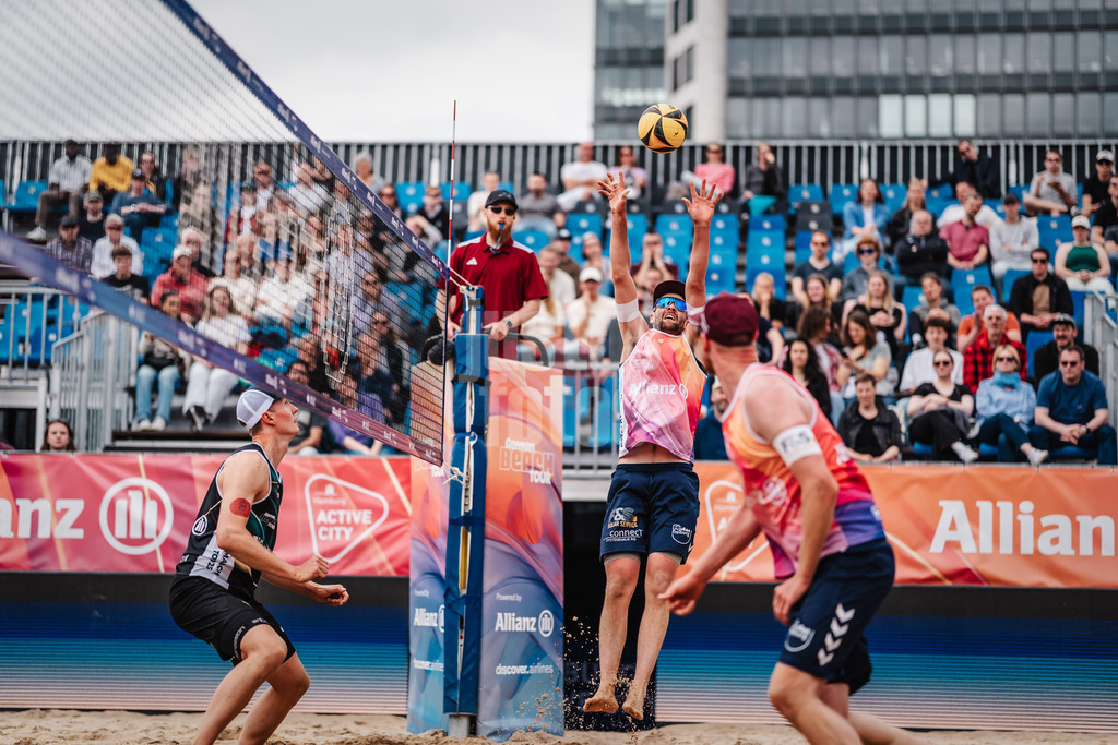 Beachvolleyball | Frauen | Allianz German Beach Tour 2025 | Tourstop Hamburg | 30.05.2025 | Manuel Harms beim Zuspiel