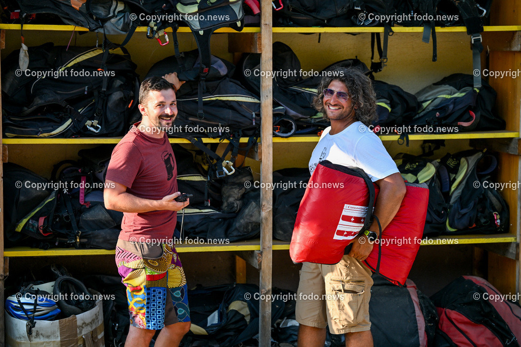 Flugschule Ternberg_ 17.08.2023-16 | 17.08.2023, Ternberg, AUT, Flugschule, im Bild Mario Poscher (Inhaber der Flugschule Ternberg), Saman Kheyrmanesh (Flugschueler)