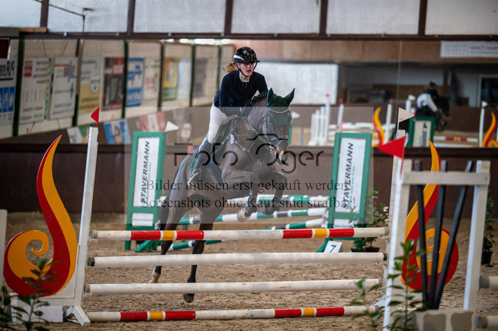 Hallenreittunier Voxtrup 2023 | Entdecke hochwertige Reitturnierfotos von Foto Oger. Professionell, emotional und authentisch – jetzt Lieblingsmomente im Shop bestellen.Deutschlandweite Turnierfotografie. - Realisiert mit Pictrs.com