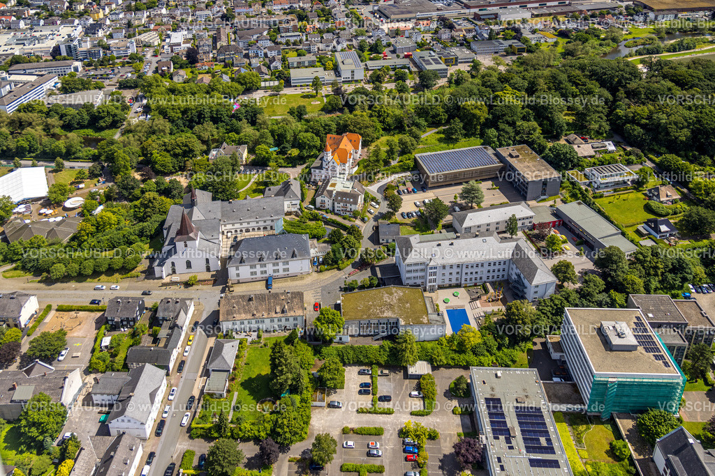 Arnsberg240708029 | Luftbild, Kloster Wedinghausen und kath. Propsteikirche St. Laurentius, Gymnasium Laurentianum und Villa mit Spitzturm Senioren-Wohnpark Arnsberg GmbH, Arnsberg, Sauerland, Nordrhein-Westfalen, Deutschland