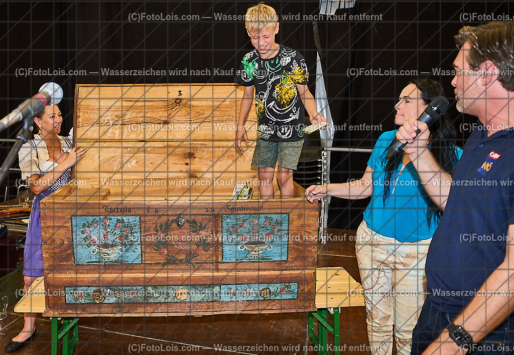 ALP9875_MESSE_LAND-FORST-JAGD_MEGA-Gewinnspiel-Verlosung | (C)FotoLois.com, Alois Spandl, WIESELBURGER MESSE LAND-FORST-JAGD, Ziehung der Sieger beim MEGA-GEWINNSPIEL der Hauptpreise - 1. Preis: Brantner Tandem-Kipper + 1 Palette Wieselburger Bier, 2. Preis: Quad in Jagdoptik (€ 6.600), 3. Preis: € 3.000 Jagdgutschein, So 9. Juni 2024.