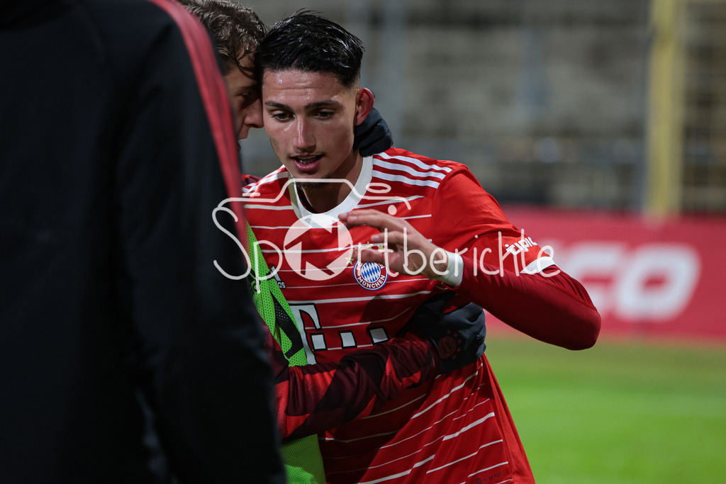 FC Bayern Amateure - 1. FC Schweinfurt | Yusuf Karhan KABADAYI (FCB #7) freut sich ueber den Siegtreffer zum 3-2 in der Nachspielzeit