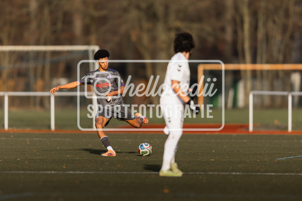 Fußball I Herren I Saison 2025-2026 I Freundschaftsspiel I VFL Osnabrück A-Junioren - JFV Bremen-096 | Tyron Trenton Alexandre (24, VfL Osnabrück A-Junioren) - Realisiert mit Pictrs.com