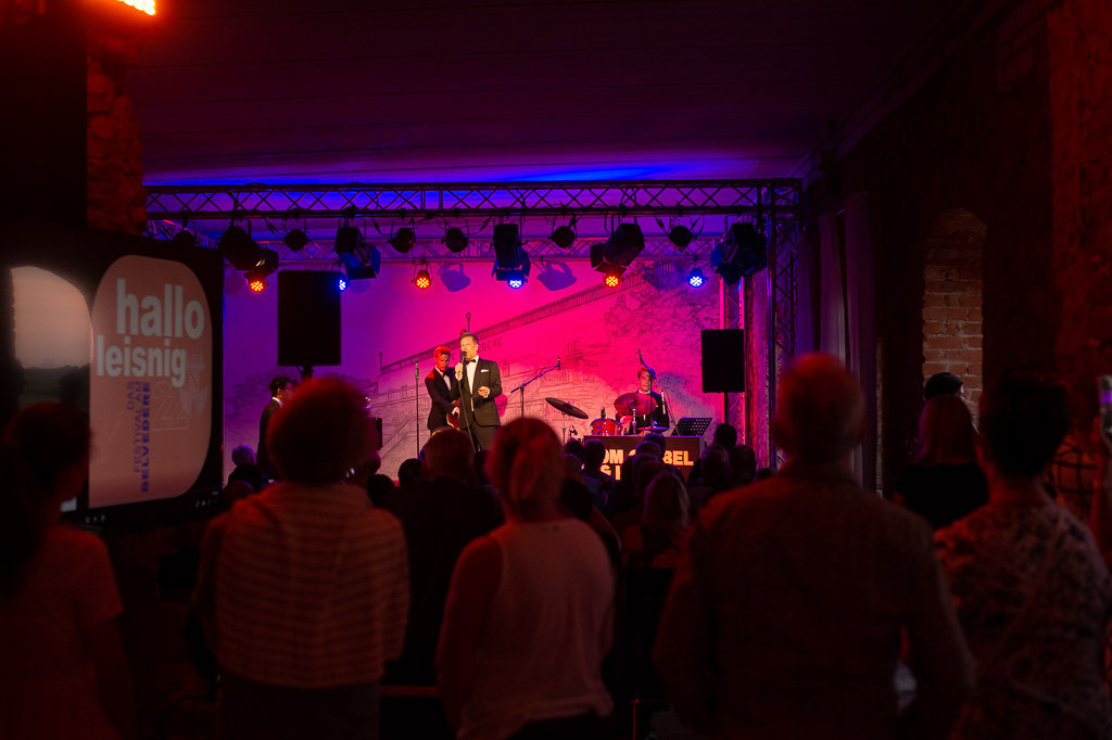 Tom Gaebel & His Trio | Tom Gaebel & His Trio im Forte Belvedere Leisnig zum Festival Hallo Leisnig 2022. - Realisiert mit Pictrs.com