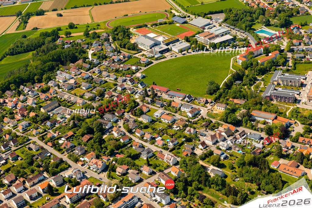 Das Luftbild zeigt :  Rottenburg an der Laaber - Die Luftaufnahme wurde 2024 vom UL-Flugzeug aus erstellt ( keine Drohne ) - Hochauflösende Luftaufnahme - Für grossformatige Ausdrucke geeignet. Die Geschenkidee !Mit Lizenz und Bildrechte bestellbar