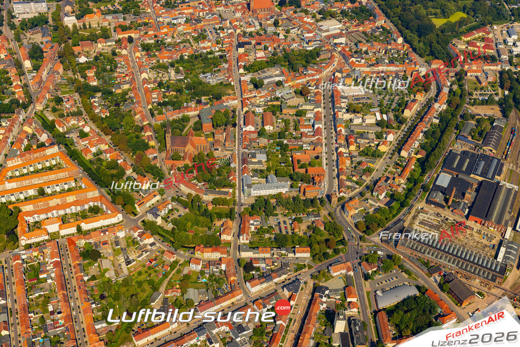 Luftaufnahme Altstadt Stendal - Die Luftaufnahme wurde 2025 vom UL-Flugzeug heraus erstellt ( ohne Drohne ) - Hochauflösende Luftaufnahme - für professionelle Ausdrucke geeignet. Die Geschenkidee !Mit Lizenz und Bildrechte bestellbar