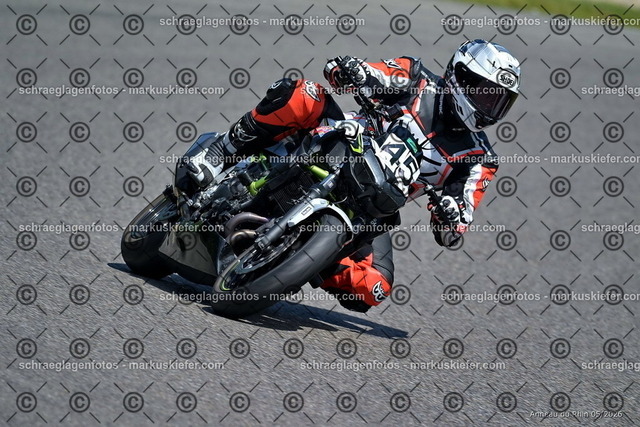 26BT02-1758 | markuskiefer.com - Realisiert mit Pictrs.com