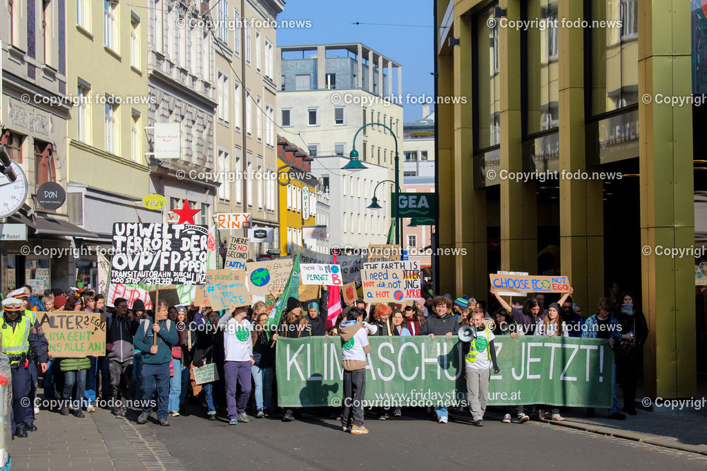Demonstration Fridays for Future_ 03.03.2023-8 | 03.03.2023, Linz, AUT, Demonstration Fridays for Future, im Bild Teilnehmer der Demonstration