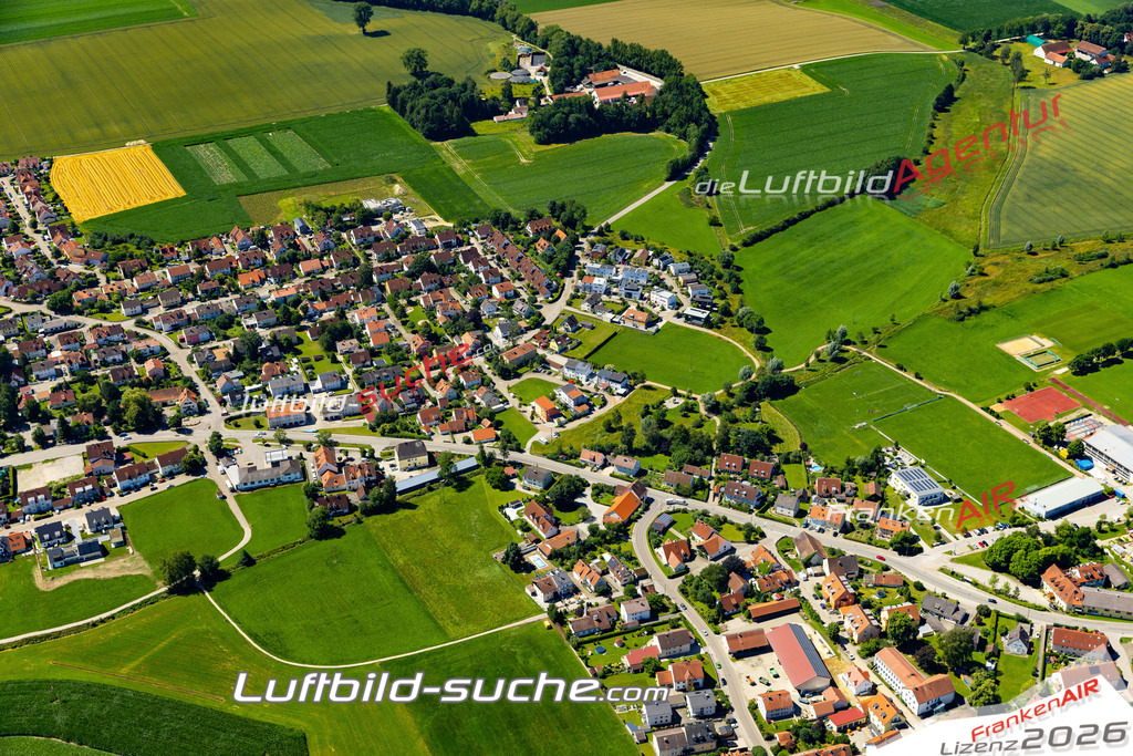 Aktuelles Luftbild von Sickertshofen Schwabhausen - Die Luftaufnahme wurde 2022 mittels UL-Flugzeug erstellt ( keine Drohne ) - hochauflösende Kamera-Systeme von  Canon -Beste Qualität - Für grossformatige Ausdrucke geeignet. Die Geschenkidee !