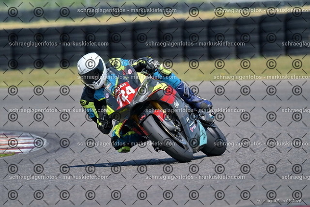 26BT02-2204 | markuskiefer.com - Realisiert mit Pictrs.com