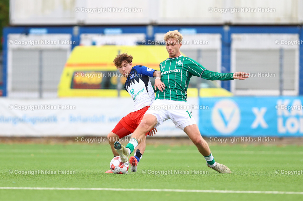 NH_HamburgerSVU21_SVWerderBremenU23_RegionalligaNord_11102025 | #7 Davis Rath (Hamburger SV U21), #14 Lennart Jendrik Baum (SV Werder Bremen U23)Fußball I Herren I Regionalliga Nord I Saison 2025-2026  I 14. Spieltag I Hamburger SV U21 - SV Werder Bremen U23 I 11.10.2025 I Stadion Hoheluft