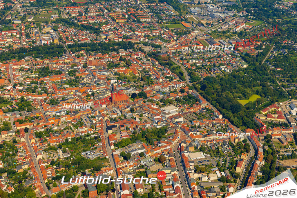 Klassische Luftaufnahme ohne Drohne zeigt:Altstadt bei Stendal - Die Luftbildaufnahme wurde 2025 vom UL-Flugzeug heraus erstellt ( keine Drohnenaufnahme ) - Hochauflösende Luftaufnahme -Nicht vergleichbar mit Google Maps oder Satelittenbilder- Die Geschenkidee !Mit Lizenz und Bildrechte bestellbar