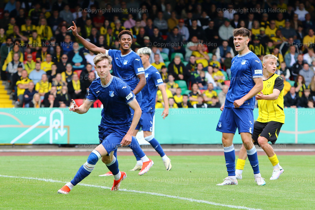 NH_BorussiaDortmundU19_TSG1899HoffenheimU19_U19Bundesliga_30052024 | #9 Max Moerstedt (TSG 1899 Hoffenheim U19) bejubelt das 0:1.

Fußball I Junioren I A-Junioren Bundesliga I Saison 2023-2024 I Finale Deutsche Meisterschaft I Borussia Dortmund U19 - TSG 1899 Hoffenheim U19 I 30.05.2024 I Stadion Niederrhein