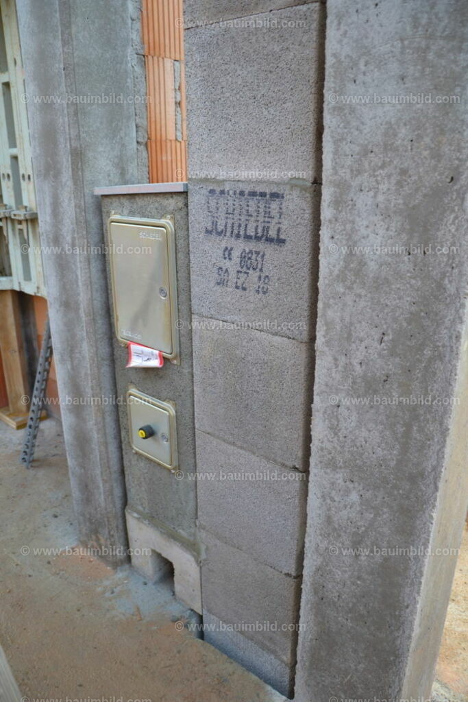 bib-lg08-schornstein-0026 | Nach LV-Leistungsgruppen sortierte Detailfotos über den Bau eines Hauses. Alle Hausbau-Bilder direkt vom Urheber und Autor der Website Haus-Selber-Bauen.com