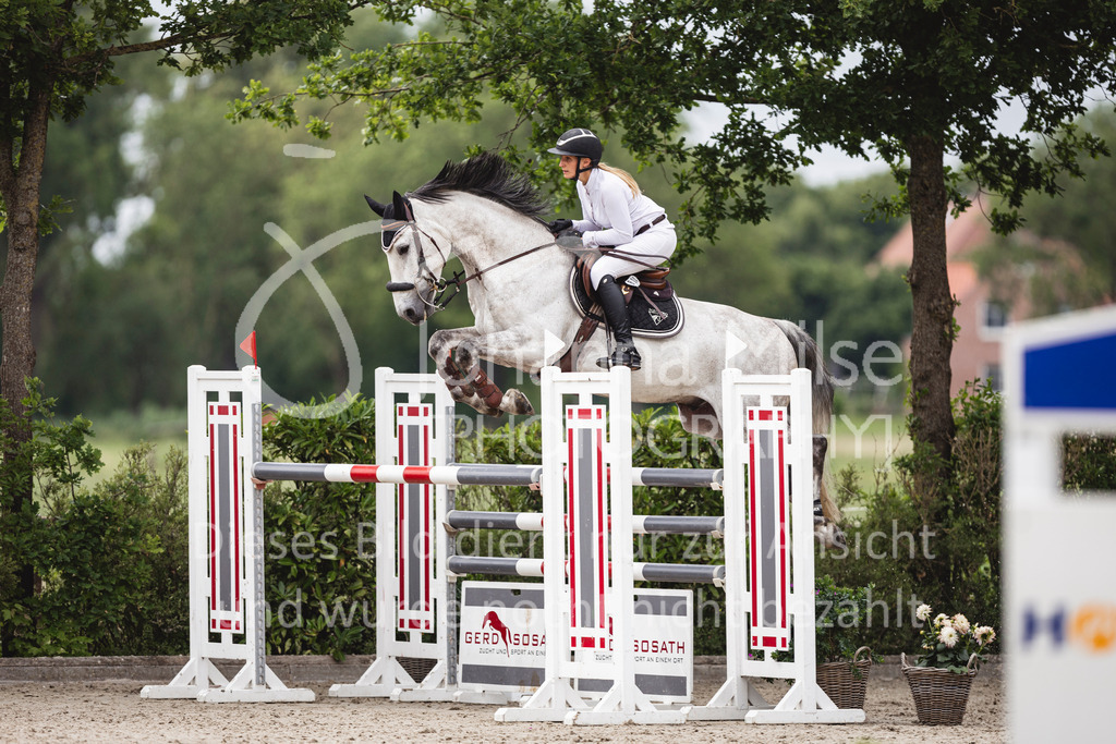 250622_Lemwerder_M2-SprmstAnf-838 | Deine schönsten Turniermomente als professionelle Fotos! Entdecke hochwertige Pferdesport-Fotografie im Online-Shop. Jetzt Fotos finden & bestellen!