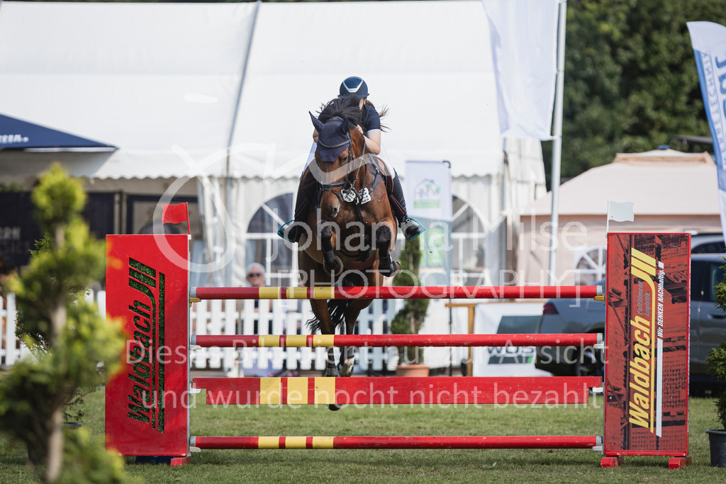 240720_LC_M2-Spr-423 | Deine schönsten Turniermomente als professionelle Fotos! Entdecke hochwertige Pferdesport-Fotografie im Online-Shop. Jetzt Fotos finden & bestellen!