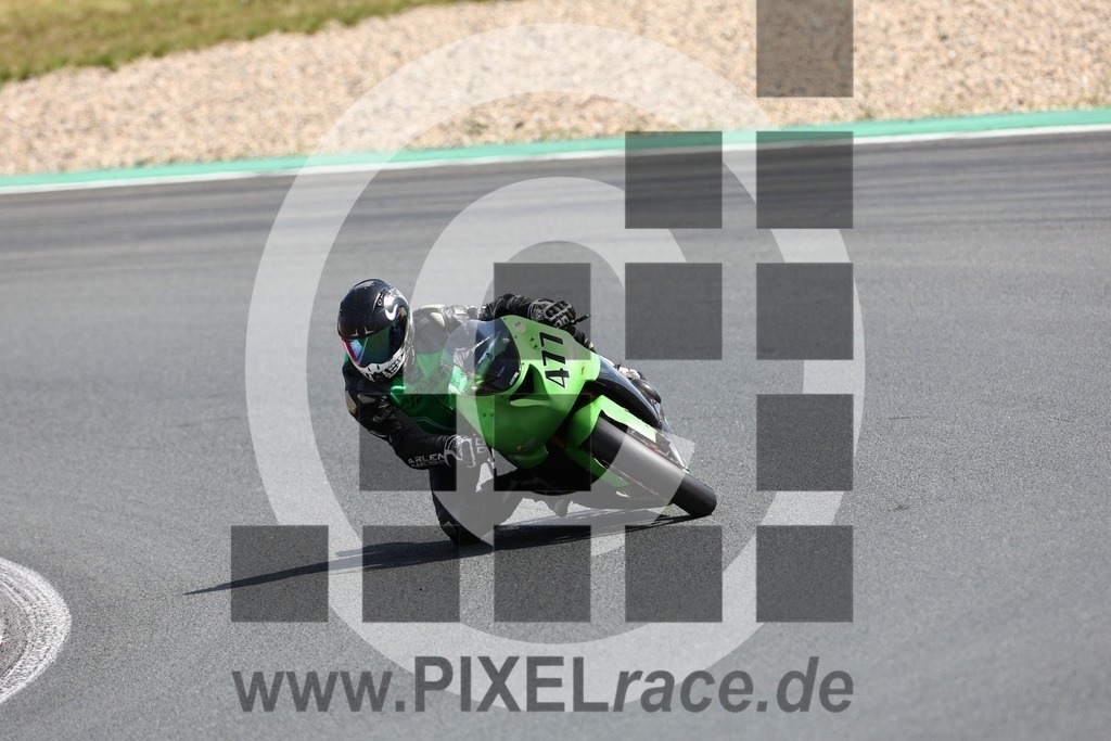 0477-20240718_01631 | Schöne Erinnerungen an spannende Momente - das festzuhalten ist unser Job. PIXELrace.de ist seit 2003 auf den Rennstrecken Europas unterwegs um die Action draußen beim Fahren und die wunderbare Stimmung imm Fahrerlager für euch einzufangen.