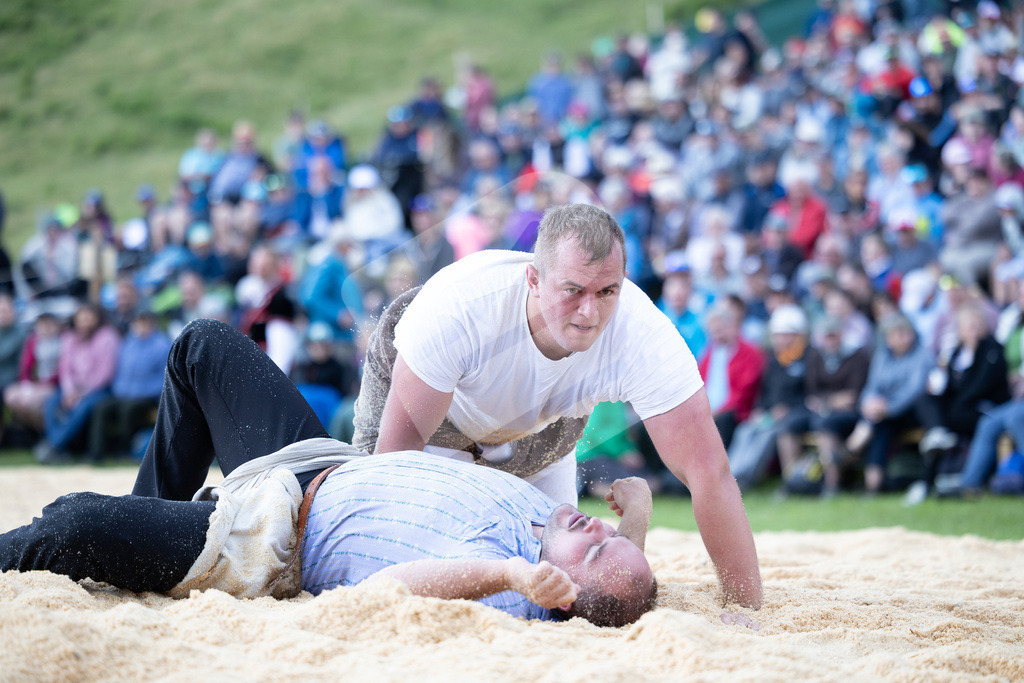 Rigi2025_0219 | Die Schwinger des Schwyzer Kantonalen Schwingerverbandes: Fotos, die Dynamik und Leidenschaft festhalten, sowie emotionale Momente aus dem traditionellen Schwingsport zeigen. - Realisiert mit Pictrs.com