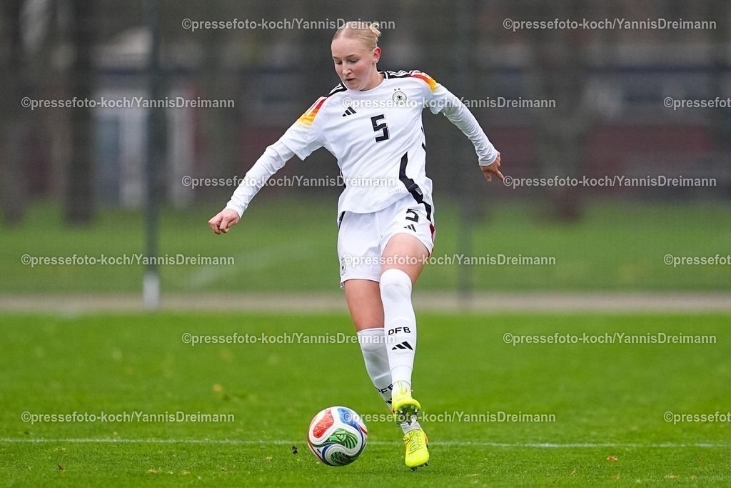 xYDRx26112501078 | 26.11.2025, xydrx, Fußball, Länderspiel, EM-Qualifikation U19-Frauen, Belgien - Deutschland, Sportschule Wedau: Luzie Zaehringer (GER #5)