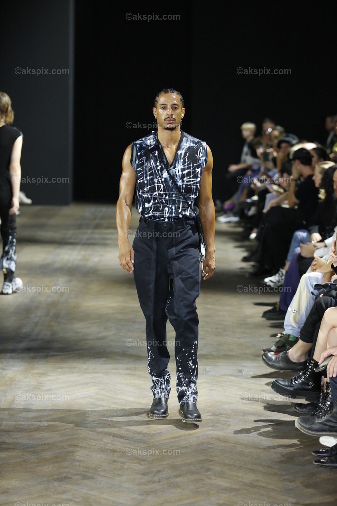 LML Studio auf der  MBFW Spring/Summer 2023 | Mercedes-Benz Fashion Week (MBFW)  Frühling / Sommer 2023 im Hotel Telegraphenamt Berlin in Berlin-Mitte. Die Kollektionen von LML Studio auf der MBFW Spring/Summer 2023. Das Bild zeigt Models mit der Kollektion von LML Studio.