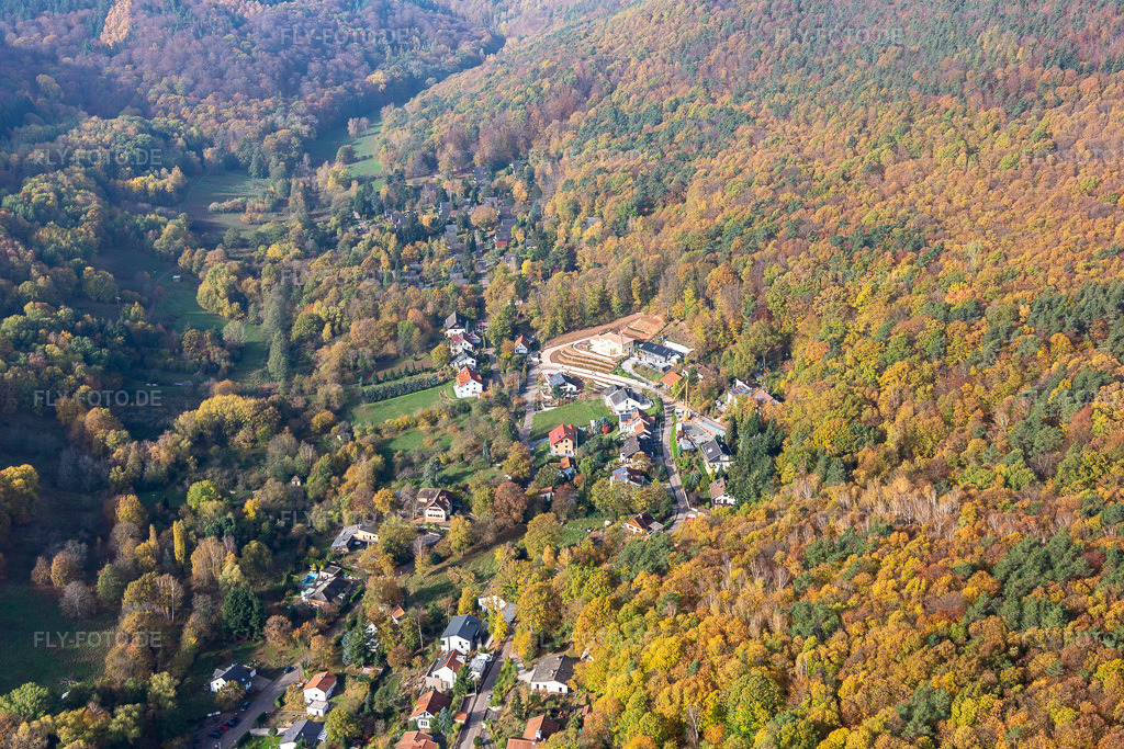 Luftbild: Ferienhaus Slevogtstr in Leinsweiler im Bundesland Rheinland-Pfalz in Deutschland. Foto: IMG_123739.jpg vom 07.11.2020 durch Werner Riehm/FLY-FOTO.de