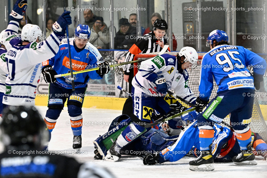 ESC Sparkasse STEINDORF vs. UECR Huben | #95 Gelfanov Ruslan ESC Steindorf, #70 Moser Lukas ESC Steindorf, #71 Sinegubovs Antons UECR EISBÄREN HUBEN, BULOVEC Miha Referee, #64 Stichauner Fabian ESC Steindorf, #97 Fuetsch Johannes UECR EISBÄREN HUBEN, ESC Sparkasse STEINDORF vs. UECR Huben, ESC Sparkasse STEINDORF vs. UECR Huben am 30.01.2026 in Steindorf (Ossiachersee Halle), Austria, (Photo by Bernd Stefan)