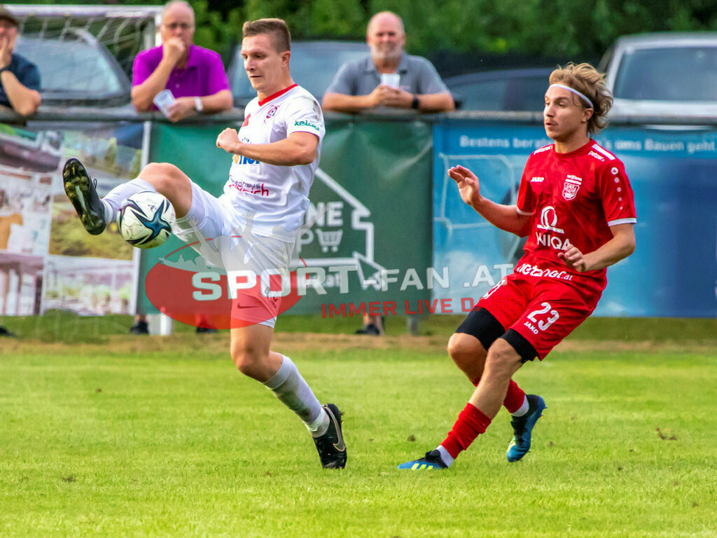 TSV Grafenstein - SK Maria Saal | Senad Huseinbasic (SK Maria Saal #4) Lukas Sadnik (TSV Grafenstein #23) TSV Grafenstein - SK Maria Saal am 02.08.2022 in Grafenstein
(Sportplatz), AUSTRIA, (Photo by Ernst Krawagner sport-fan.at),  - Realisiert mit Pictrs.com
