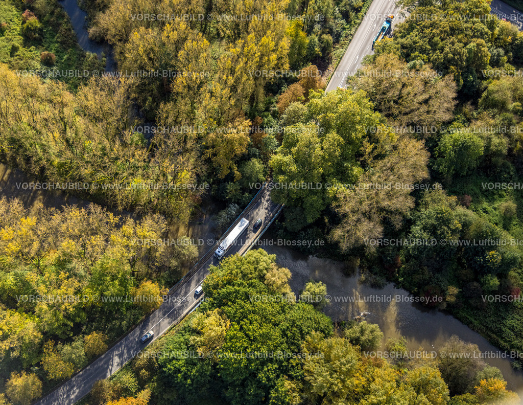 Hamm241008307 | Luftbild, Zollstraße-Brücke über Fluss Lippe am Haus Uentrop Schloss, herbstlicher Wald, Uentrop, Hamm, Ruhrgebiet, Nordrhein-Westfalen, Deutschland