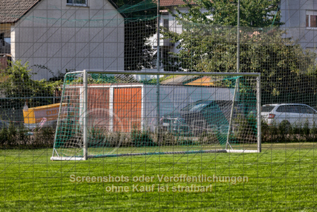 20250824_154735_0567-Bearbeitet | #,KSG Eislingen (grün) vs. SGM Jebenhausen-Bezgenriet (orange), Fussball, Kreisliga A3 - Bezirk Neckar/Fils, 01. Spieltag, Saison 2025/2026, Rasensportplatz, Albstraße 69, 73054 Eislingen, 24.08.2025 - 15:00 Uhr,Foto: PhotoPeet-Sportfotografie/Peter Harich