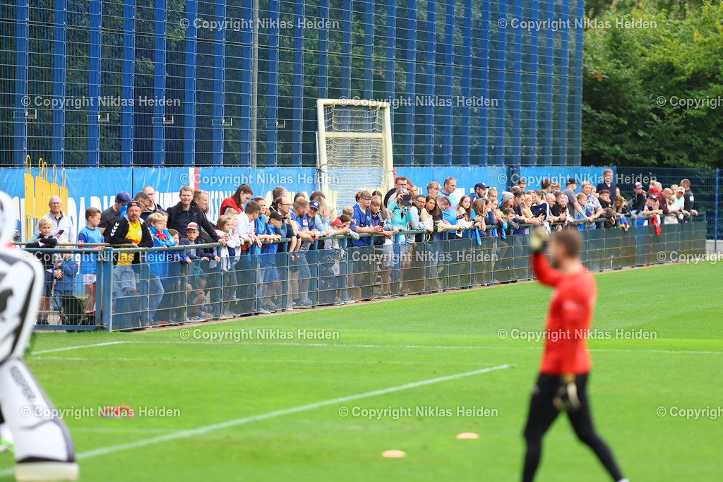NH_HolsteinKiel_Training_20082025 | Fans beim Training von Holstein Kiel.Fußball I Herren I Training I Saison 2025-2026 I Holstein Kiel I 20.08.2025 I Citti-Fußballpark