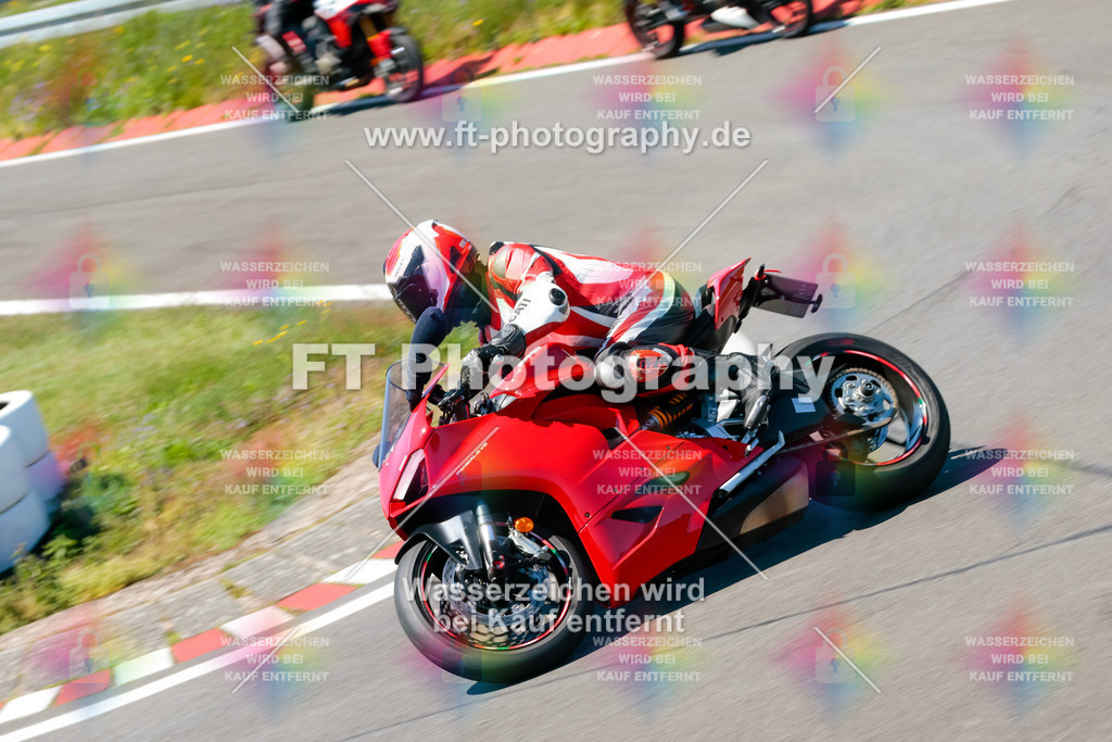Moto-TeamOBK-21917 | Hier findet Ihr Bilder von Touristenfahrten auf der Nürburgring Nordschleife oder von anderen Veranstaltungen die ich besucht habe. Viel Spass beim Durch Schauen 