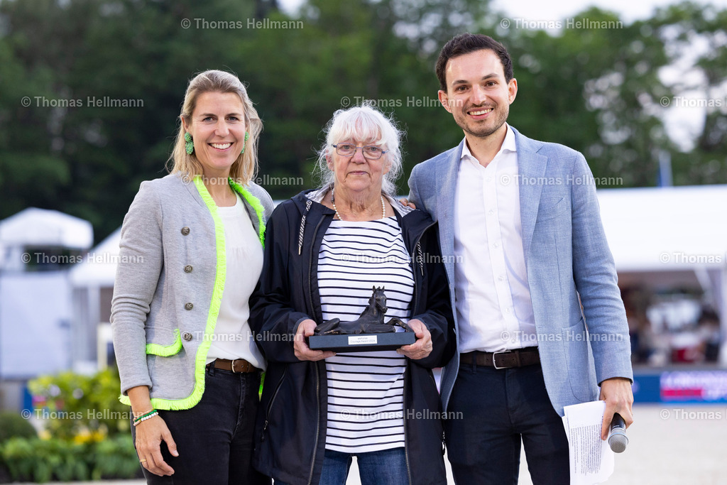 TH_WeHorse Courage Award_19460 | Longines Balve Optimum 2024 am 08.06.24 in Balve, Schloss Wocklum, Thomas Hellmann, WeHorse Courage Award