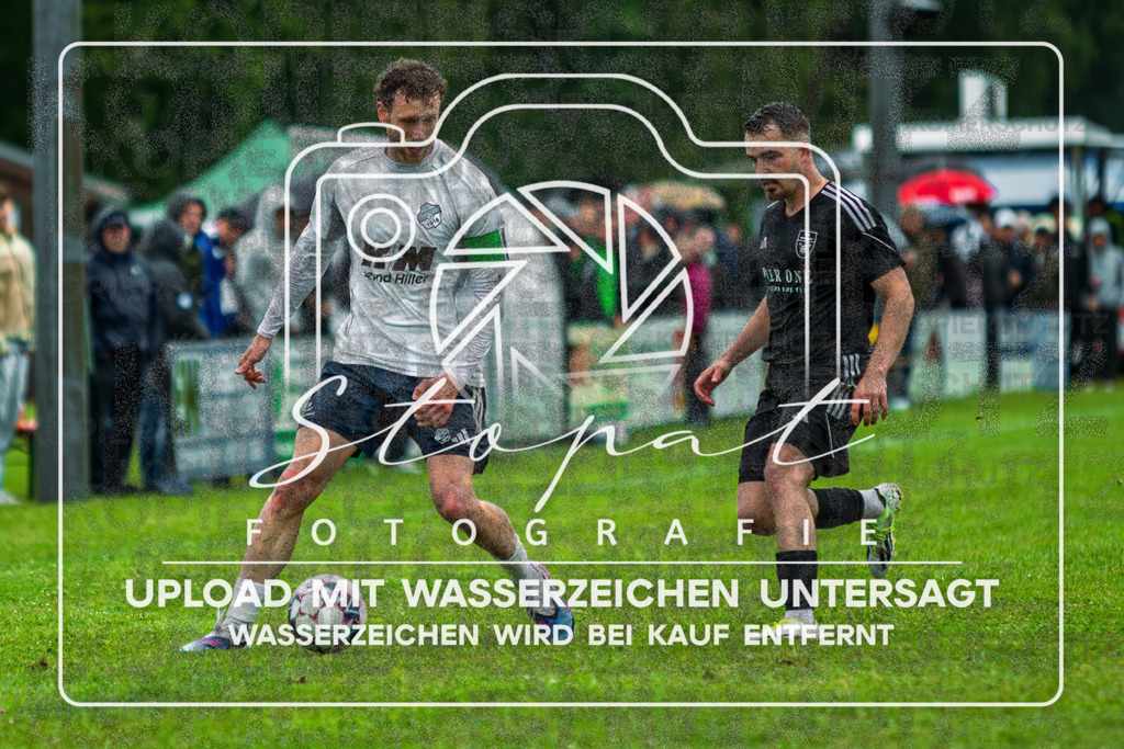 Final Kreispokal HK - Germania Walsrode vs. TSV Wietzendorf | Max Dirani (Germania Walsrode #11), Beon Hoppe (TSV Wietzendorf #31); Finale Kreispokal HK - Germania Walsrode vs. TSV Wietzendorf am 07.06.2026 in Sportplatz Alter Schulweg, Schülern - Realisiert mit Pictrs.com