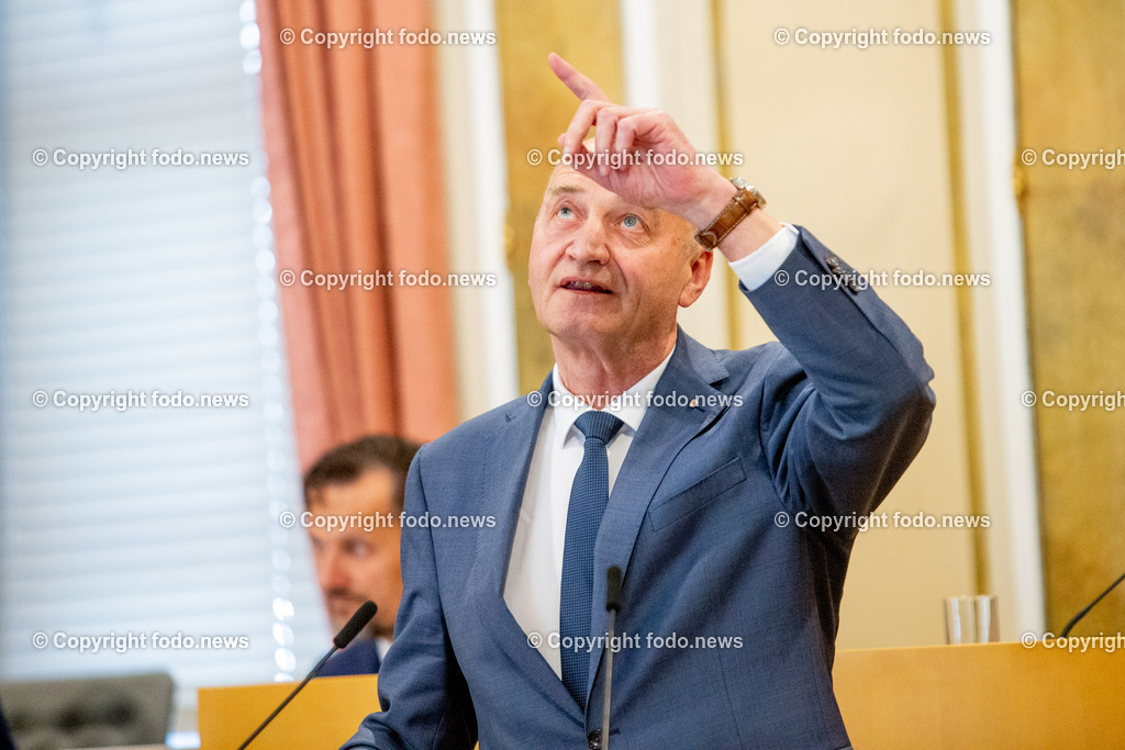 Landhaus Linz_ Promenade_ Landtagssitzung_ 03.04.2025-28 | 03.04.2025, Landhaus Linz AUT, Promenade, Landtagssitzung, im Bild LR Christian Doerfel (VP)