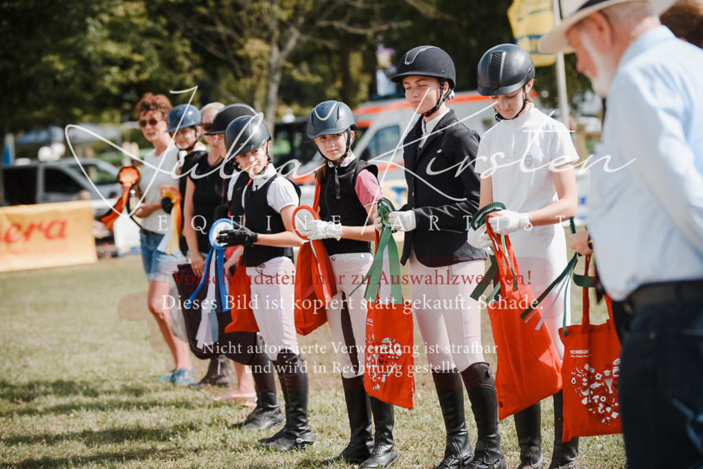 DSC_5568 | Pferde- und Turnierfotografie in Westsachsen. Pferdeportraits, Auftragszeichnungen und intuitive Kunst.