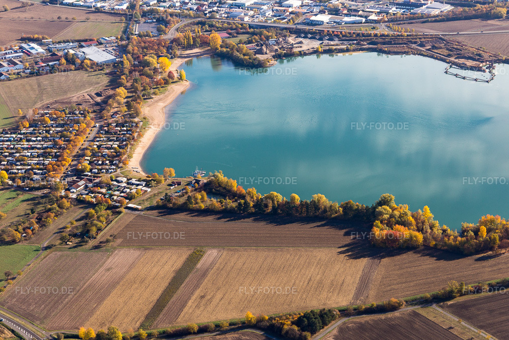 Luftbild: Freizeitzentrum Hardtsee im Ortsteil Ubstadt in Ubstadt-Weiher im Bundesland Baden-Württemberg in Deutschland. Foto: IMG_112229.jpg vom 02.11.2018 durch Werner Riehm/FLY-FOTO.de