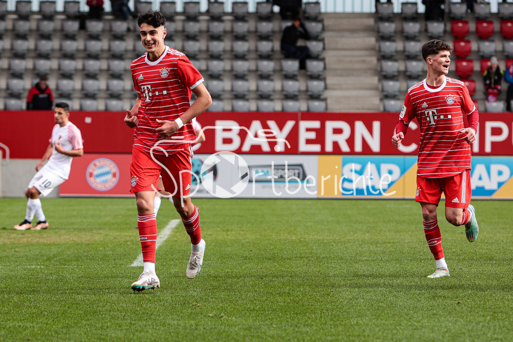 FC Bayern Muenchen U19 - FC Augsburg U19 | Aleksandar PAVLOVIC (FCB #6) freut sich ueber sein Tor zum 1-0