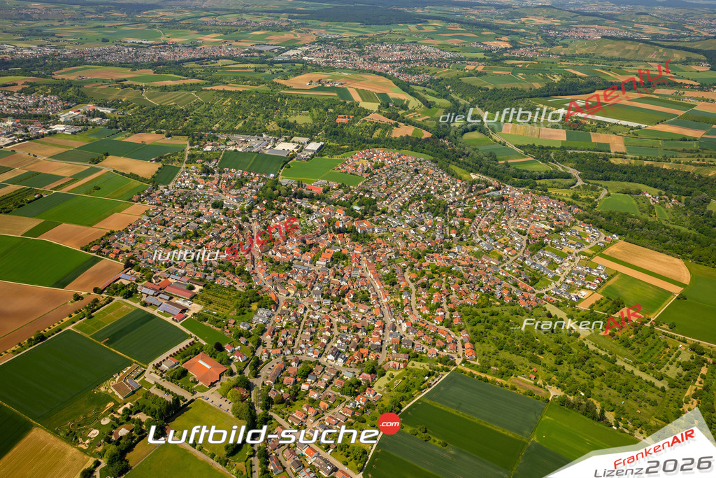 Das Luftbild zeigt  Erdmannhausen - Die Luftaufnahme wurde 2023 vom UL-Flugzeug aus erstellt ( keine Drohne ) - Hochauflösende Luftaufnahme - Für grossformatige Ausdrucke geeignet. Die Geschenkidee !Mit Lizenz und Bildrechte bestellbar