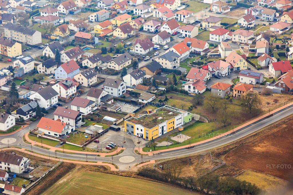 Luftbild: Am Höhenweg mit KITA Die Entdecker in Kandel im Bundesland Rheinland-Pfalz in Deutschland. Foto: IMG_096575.jpg vom 02.02.2017 durch Werner Riehm/FLY-FOTO.deStädtische Kita 'Die Entdecker' | SV Kandel