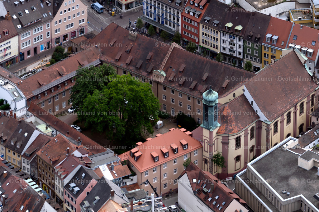 4032871 | FREIBURG IM BREISGAU 30.06.2020 Campus- Universitäts- Bereich "University College Freiburg" der "Albert-Ludwigs-Universität" und Universitätskirche an der Bertoldstraße in Freiburg im Breisgau im Bundesland Baden-Württemberg, Deutschland. Weiterführende Informationen bei: Albert-Ludwigs-Universität Freiburg. // Campus university area "University College Freiburg" of the "Albert-Ludwigs-Universitaet" and university church on Bertoldstrasse in Freiburg im Breisgau in the state Baden-Wuerttemberg, Germany. Further information at: Albert-Ludwigs-Universitaet Freiburg. Foto: Gerhard Launer