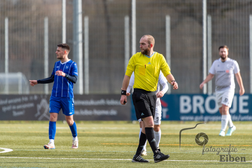 FC Rastede-SV Brake | Herren Bezirks-Testspiel; FC Rastede (blau)-SV Brake (weiß) am 02.03.2025 in Rastede (Sportanlage Kötterswegs), Photo: Philip Eiben 2025 - Realisiert mit Pictrs.com