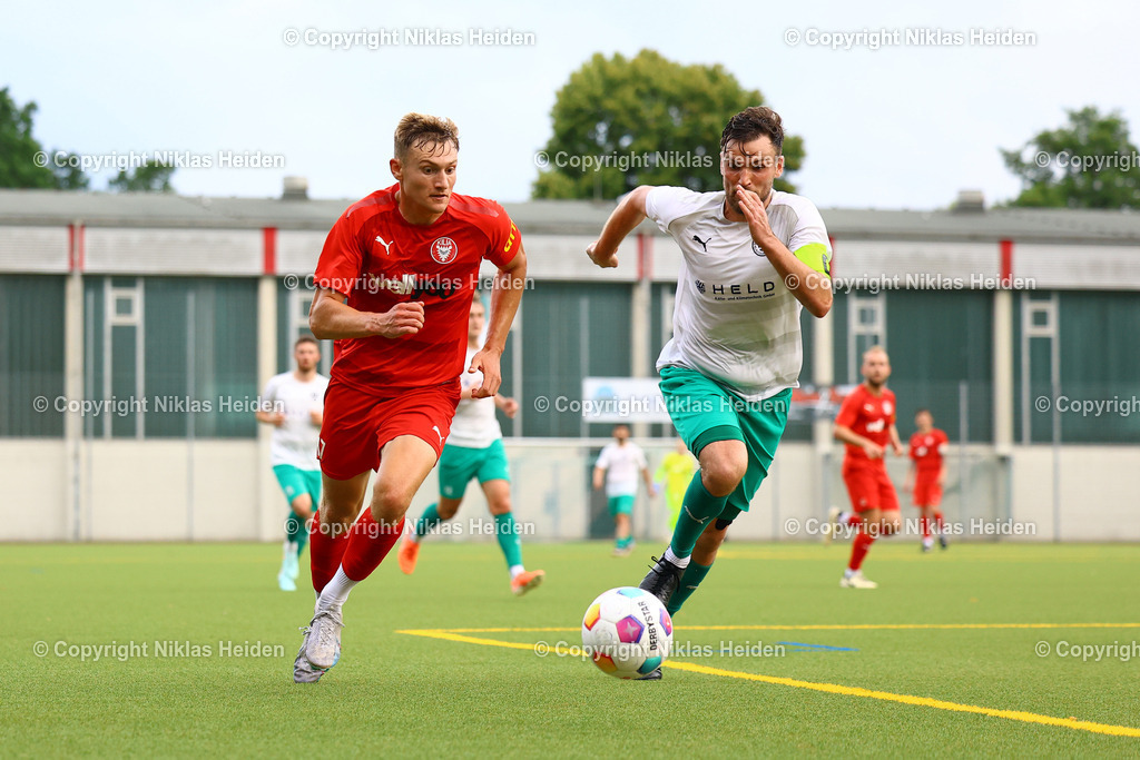 NH_TSVKlausdorf_FCKiliaKiel_KreispokalKFVKiel_23072025 | #4 Lukas Göttsch (TSV Klausdorf), #17 Marc Schwabe (FC Kilia Kiel)Fußball I Herren I Kreispokal KFV Kiel I Saison 2025-2026  I Viertelfinale I TSV Klausdorf - FC Kilia Kiel I 23.07.2025 I Aubrook Platz B