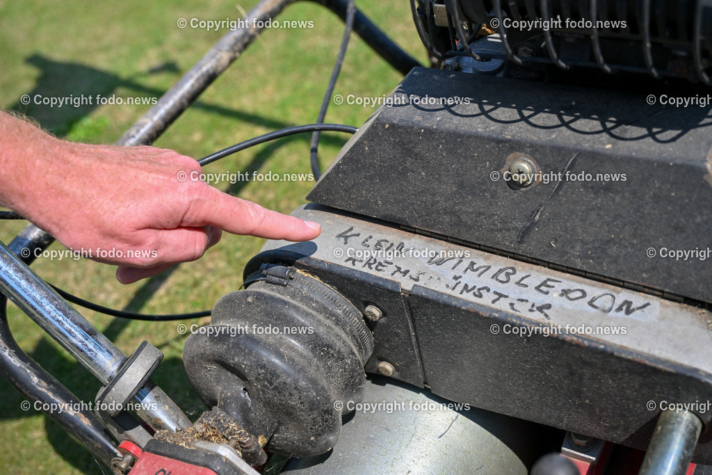 Klein Wimbledon_ Gottfried Stadlhuber_ 09.07.2023-5 | 09.07.2023, Kremsmuenster, AUT, Klein Wimbledon, im Bild mit Klein Wimbledon Rasenmaehgeraet