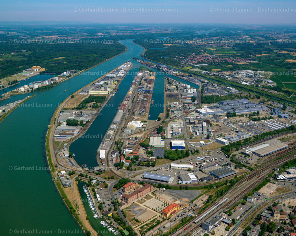 2696168 | Hafenanlagen bei Kehl, Übersicht, Ladekräne, Hafenbecken, Fluß, Industrie- und Gewerbeansiedlungen