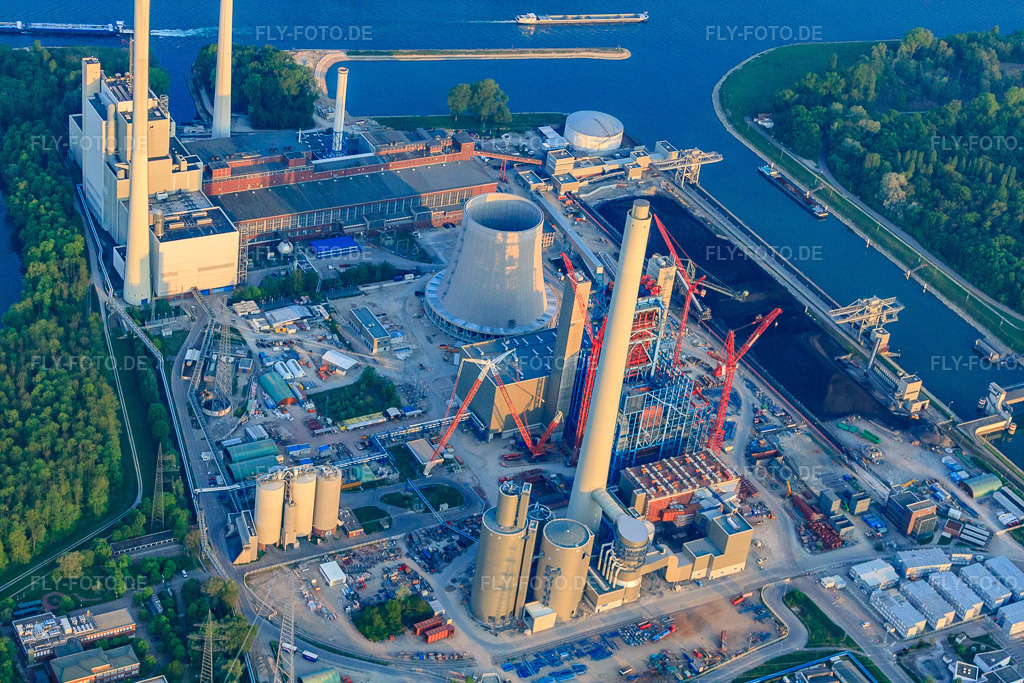 Luftbild: Baustelle zur Erweiterung des Rheinhafen-Dampfkraftwerk Karlsruhe der EnBW Energie Baden-Württemberg AG im Ortsteil Daxlanden in Karlsruhe im Bundesland Baden-Württemberg in Deutschland. Foto: IMG_40249.jpg vom 22.04.2011 durch Werner Riehm/FLY-FOTO.deWWW.ENBW.COM