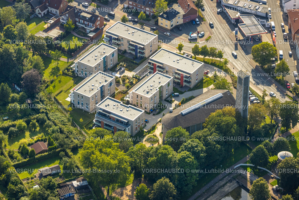 Beckum230804494 | Luftbild, Martins Quartier Wohnanlage, Kindergarten St. Martin und denkmalgeschützte Martinskirche, Beckum, Münsterland, Nordrhein-Westfalen, Deutschland