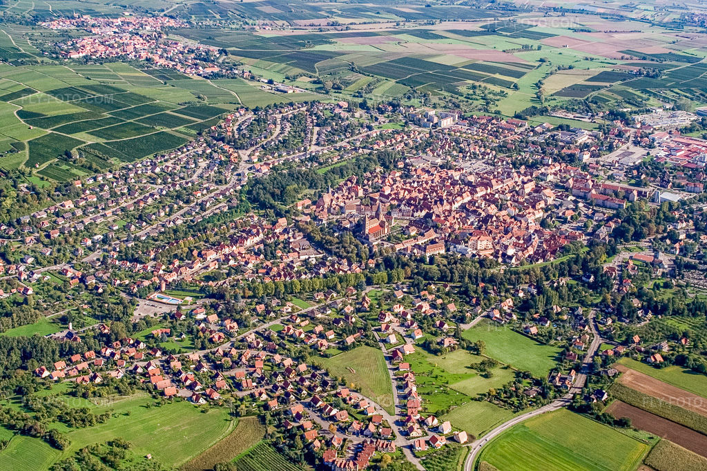Aerial view: View of the town from the southwest in Wissembourg in the state Bas-Rhin, France. – Photo: IMG_4323.jpg taken on 10/08/2006 by Werner Riehm/FLY-FOTO.com – Resolution of the original: 3456 x 2304 px